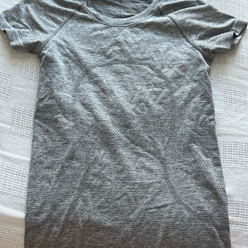Swiftly Tech Short-Sleeve Shirt 2.0
Hip Length